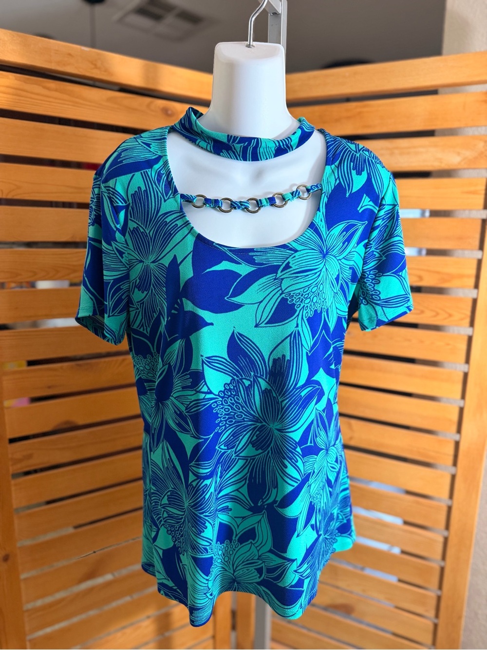 BOLD elements Blue & Teal Floral Cutout Top with Chain Detail